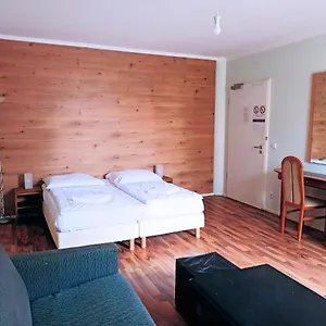 Puschkin 3*, Berlín Alemania